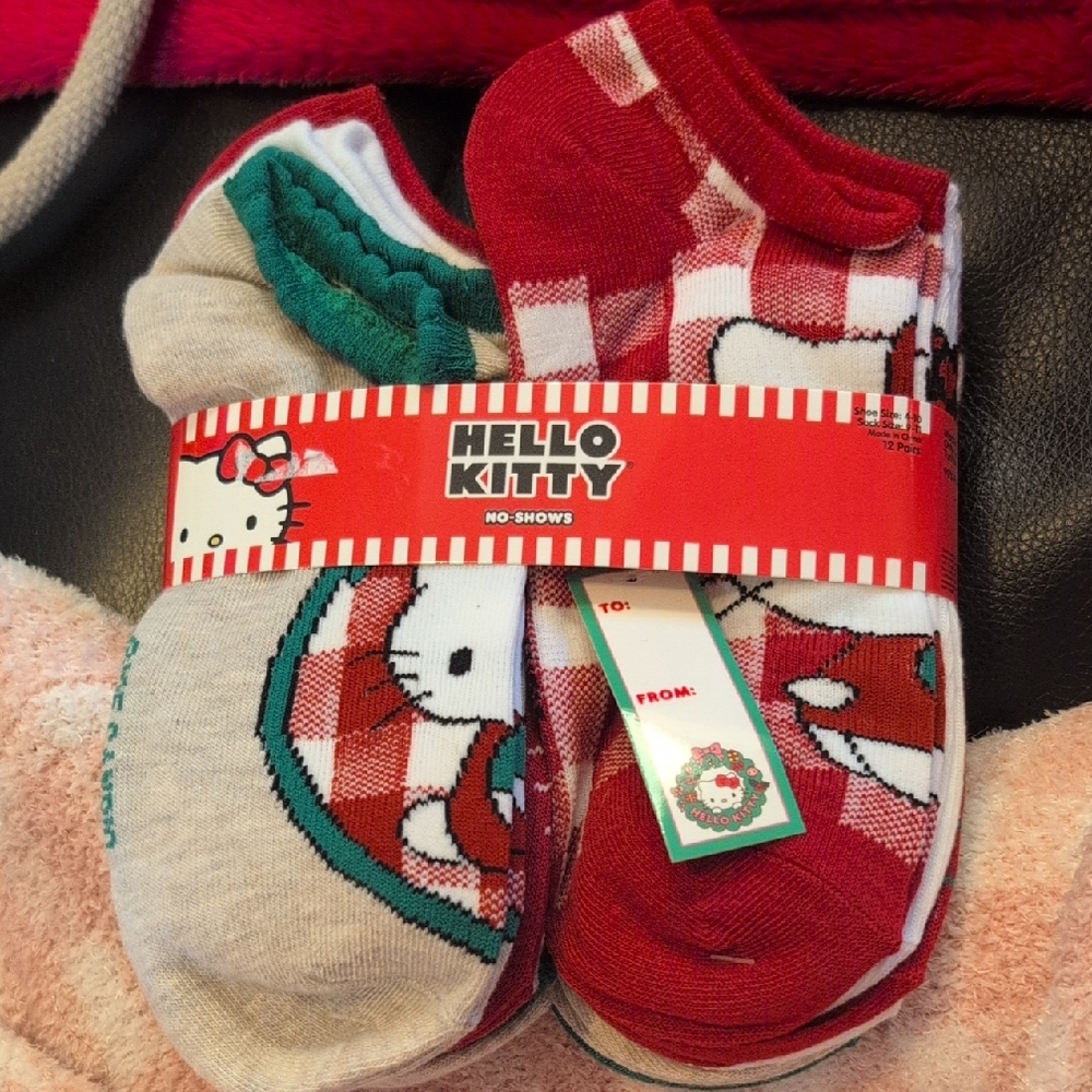 Hello Kitty Red and Green No-Show Socks Set